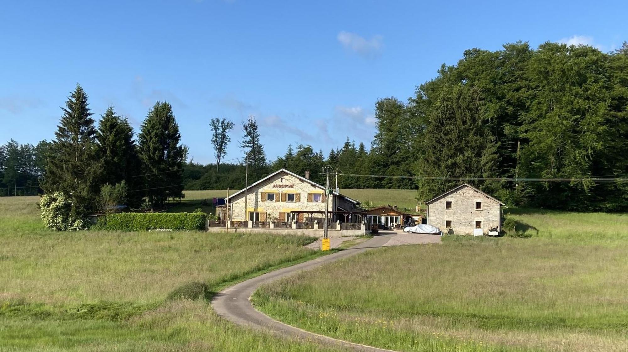 Maison Carmen - Restaurant , Meuble De Tourisme, Appartements Xertigny Экстерьер фото