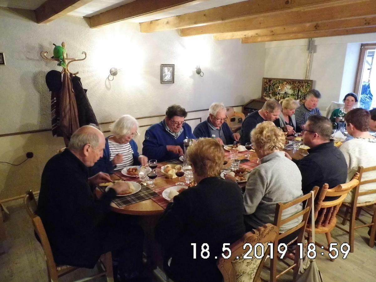 Maison Carmen - Restaurant , Meuble De Tourisme, Appartements Xertigny Экстерьер фото