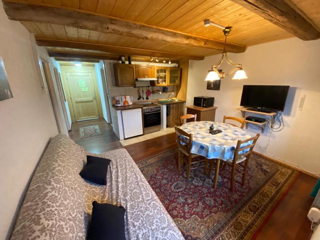 Maison Carmen - Restaurant , Meuble De Tourisme, Appartements Xertigny Экстерьер фото